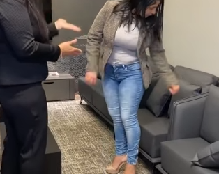 T19 Ela foi hum1lh4da em seu aniversário por ser deficiente part2
