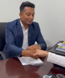 T2706021 Mulher afronta colega de infância ela só não esperava por isso! part2