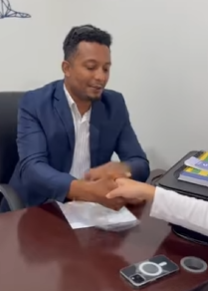 T2706021 Mulher afronta colega de infância ela só não esperava por isso! part2