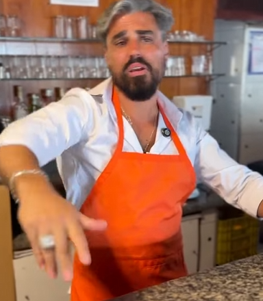 T2909005 Ela fez isso para economizar energia em casa carregar seu patinete… part2