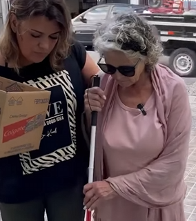 T1108010 Vovó cega vendia suco coisas na rua essa clien part2