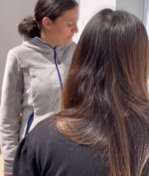 T1301019_Se achando porque namorado lhe deu um celular, mas felicidade dela durou pouco