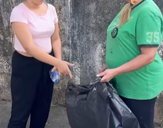 T1301021_Pai manda filha mimada para rua para mudar de vida