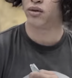 T0700015_Deixou namorado por ser pobre vida lhe deu essa lição