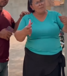 T1118021 Ele apronta, erra, faz tudo errado Dona Lúcia ainda defende