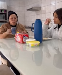 T0700010 Mãe corrige sabiamente filha m1mada part2